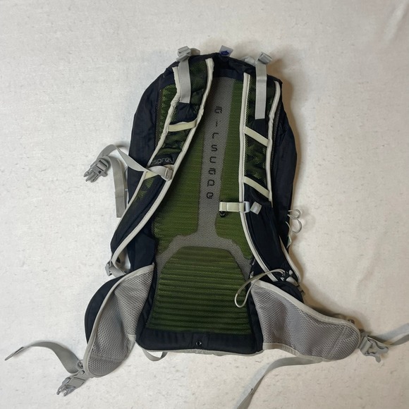 Osprey Talon 11 Liters Hiking Backpacking Pack Lightweight Black Gray Nylon - Picture 2 of 7